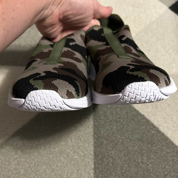 Urban Sport by J/Slides ⭐️EUC⭐️ Dalila Camo Slip-on Sneakers Women's Size 9.5M - Picture 5 of 11
